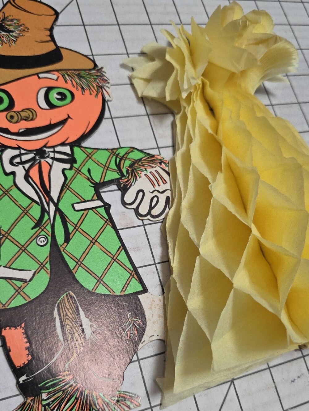 Scarecrow W Crow & Honeycomb Stalks VTG Beistle 11" T X 12.5"W - Picture 11 of 14